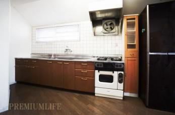 　調理スペースも広々の、大型システムキッチン。