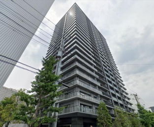 現地外観写真　東京ウォーターフロントに2018年7月に誕生した、免震構造タワーレジデンス。