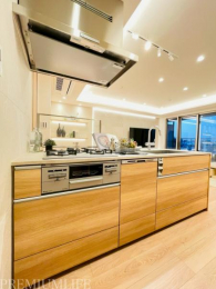 �@�����X�y�[�X���L���L�b�`���ł��������Ԃ��y����