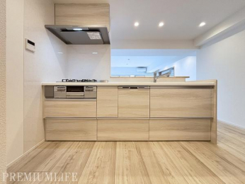 �@���ނƒ��a���Ƃꂽ�ؖڒ��̃L�b�`��