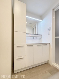 �@���[�����Ղ�̐��ʑ�