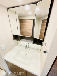 @@\EfUCɗDꂽʉϑŁAKɖ̐gxxB