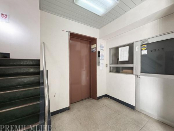 �@�ו��������������S�̃G���x�[�^�[�t���B