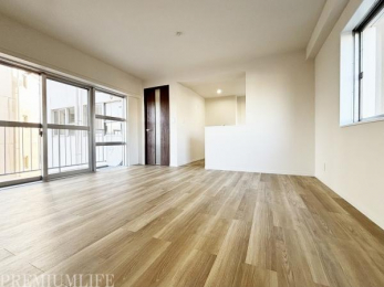 ���r���O�@�傫�ȑ���������������ޖ��邢���r���O�ł��B