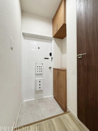 �@��������Ƃ������փX�y�[�X�B�o������X���[�Y�ł��B