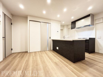 �@�Ƒ����W�����邢�_�C�j���O�X�y�[�X