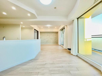 @u₩ȌLKȃrOɁAƑ̏Ί炪W܂B