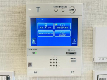 �@�y���S�̃��j�^�[�t���C���^�[�t�H���z 