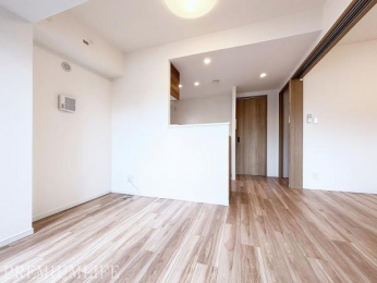 �@�L�b�`�����Ζʎ��Ȃ̂ŁA�R�~���j�P�[�V���������₷���A�Ƒ���F�l�ƐH�������鎞���A�݂�Ȃŉ�b���Ȃ��痿�����邱�Ƃ��ł��܂��B