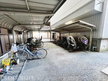 �@�����t�̒��֏�Ȃ̂ŁA���]�Ԃ��살�炵�ɂȂ�܂���B�i��󋵂͗v�m�F�j