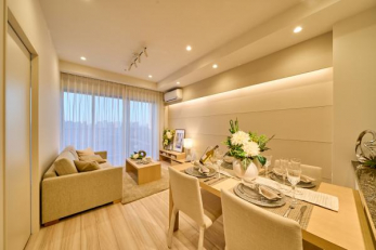 �@�������̂�����K�ȃ��r���O�ɁA���Ƒ��̏Ί炪�W���܂��B