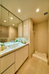 �@�������̂�����ʉ��ώ��ŁA���K�ɖ����̐g�x�x���B