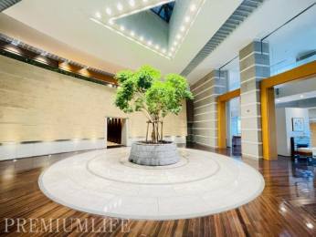 �@���邭�J���I�ȃG���g�����X�ŗ��q�ɂ��D���