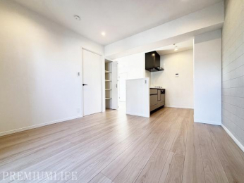 �@�������̂�����K�ȃ��r���O�ɂ��Ƒ��̏Ί炪�W���܂��B