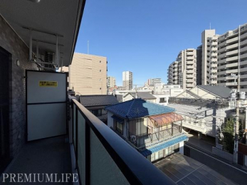 �@���󕨂������Ă���Ƃ�̂���傫�߂̃o���R�j�[�ł��B