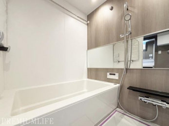 �@�L���o�X�^�u�ɑ傫������ݒu�B�Y��ȗ����ł������o�X�^�C�����y���߂܂��B