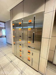 �@��z�{�b�N�X�����ŁA�s�ݎ��̉ו��󂯎����X���[�Y