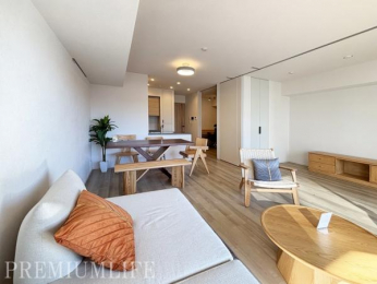 �@�Ƒ��c���ɂ҂�����̍L�X���r���O���