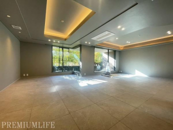 �@36.2��̍L�X���r���O�_�C�j���O�ł�Ƃ肠�鐶����