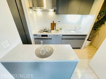 �@���p�r�Ɏg����J�E���^�[�̂���L�b�`���X�y�[�X�B