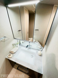 �@�������̂�����ʉ��ϑ�ŁA���K�ɖ����̐g�x�x���B