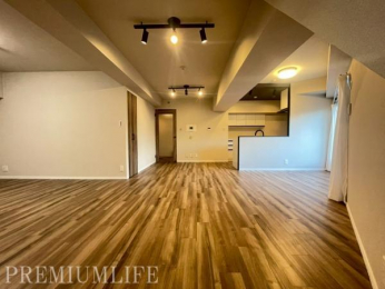 �@�Ƒ��c���ɂ҂�����̍L�X���r���O���