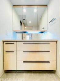 �@�傫�߂̐��ʑ�Œ��̎x�x���y�X