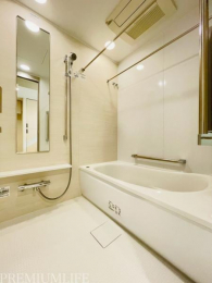 �@�Y��ȗ����ŕ֗��ȗ��������t���傫���o�X�^�u�œ��X�̔�������܂��B