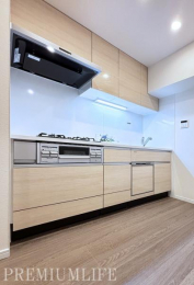 �@�������ɏW���ł���L�b�`�����