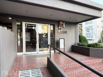 �@�Ǘ��̍s���͂��������ȃG���g�����X������