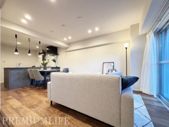 �@�Ƒ��c���ɂ҂�����̍L�X���r���O���