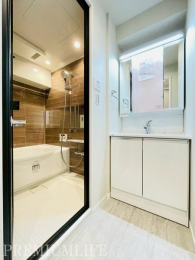 �@�����ɕۂ��ꂽ������������Ԃ̐��ʏ�