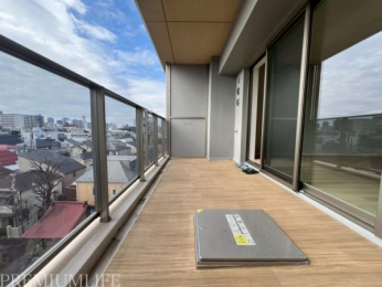 �@�J���I�ȃo���R�j�[���󕨂��������񊱂��܂��B