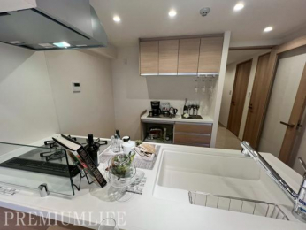 �@�������ꂽ�f�U�C�������͂ŁA�����̗������Ԃ��y�����Ȃ�㎿�ȃL�b�`�����