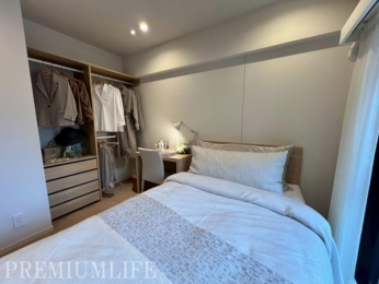 �@���邢�������������Ղ荷�����ށA�S�n�悳�ɕ�܂ꂽ���K�ȗm��