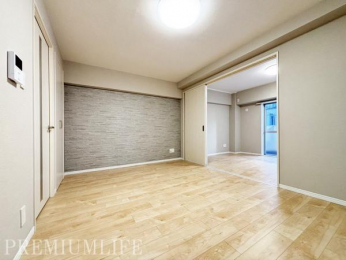 �@�Ƌ�̔z�u�����₷�����r���O�_�C�j���O���