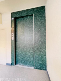 �@�G���x�[�^�t���ňړ����y�X