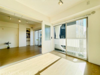 �@�m���Ɨאڂ������r���O�Ő����������X���[�Y�ɂ䂭�݌v