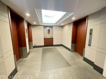 �@�G���x�[�^�[�t���ňړ����y�X