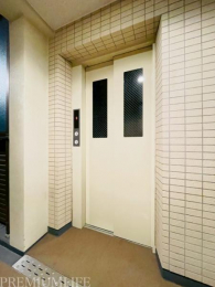 �@�G���x�[�^�[�t���ňړ����y�X