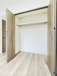 �@�L�x�Ȏ��[�X�y�[�X���m�ۂ��A���������������萮������݌v