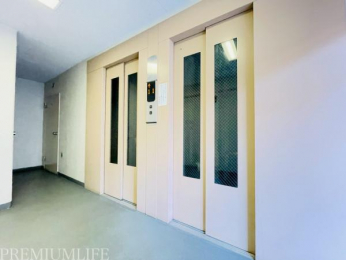 �@�G���x�[�^�[�t���ňړ����y�X