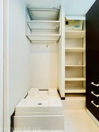 �@���ʏ��ɂ͐���@�u���ݒu���[�L�x�Ń����h���[�p�i���i�[�ł��܂��B