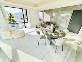 �@�_�C�j���O�e�[�u����\�t�@�ƃC���e���A���f����V���v���ȃ��r���O