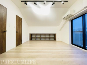 �@�����Ղ�̍̌��ƊJ���I�Ȓ��]�����͂̏Z��