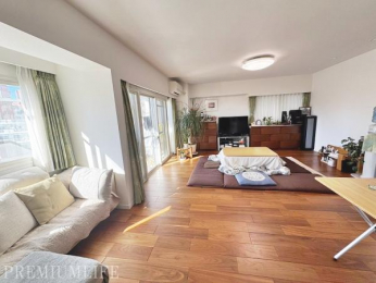 �@���r���O���̓u���b�N�E�H�[���i�b�g�̔҂��t���[�����O�Ɍ�������Ă��܂��B