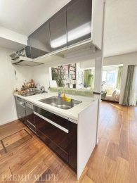 �@�@�\�I�Ŗ��ʂ̂Ȃ��L�b�`���B�H��@�͉Ǝ��̎�Ԃ��Ȃ���Ƃ莞�Ԃ����܂�܂��B