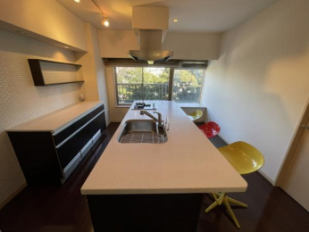 �@�L�b�`���I�ɐH��ނ�Ɠd�����[�ł��܂��B