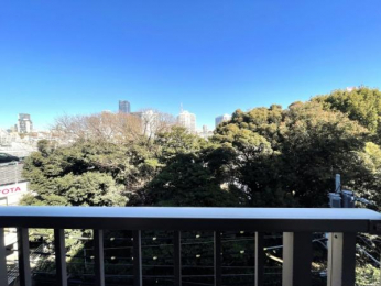 �@�ΖL���ȕ��i�������钭�]