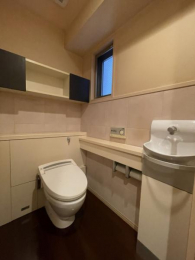 �@�E�H�V�����b�g�A���ʑ�A���[�I���ݒu���ꂽ���֐��̍����g�C��